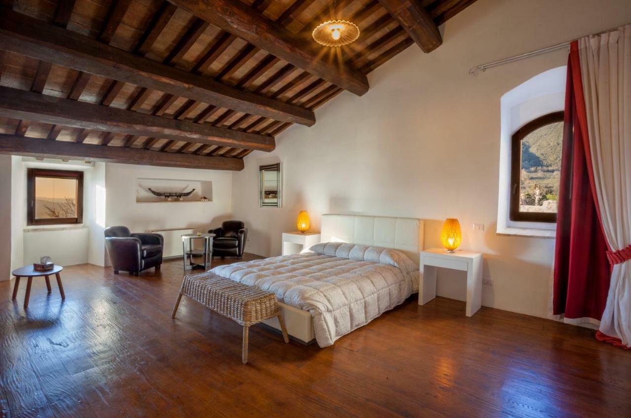 Il Castello Di Campello Aparthotel Кампело сул Клитуно Екстериор снимка