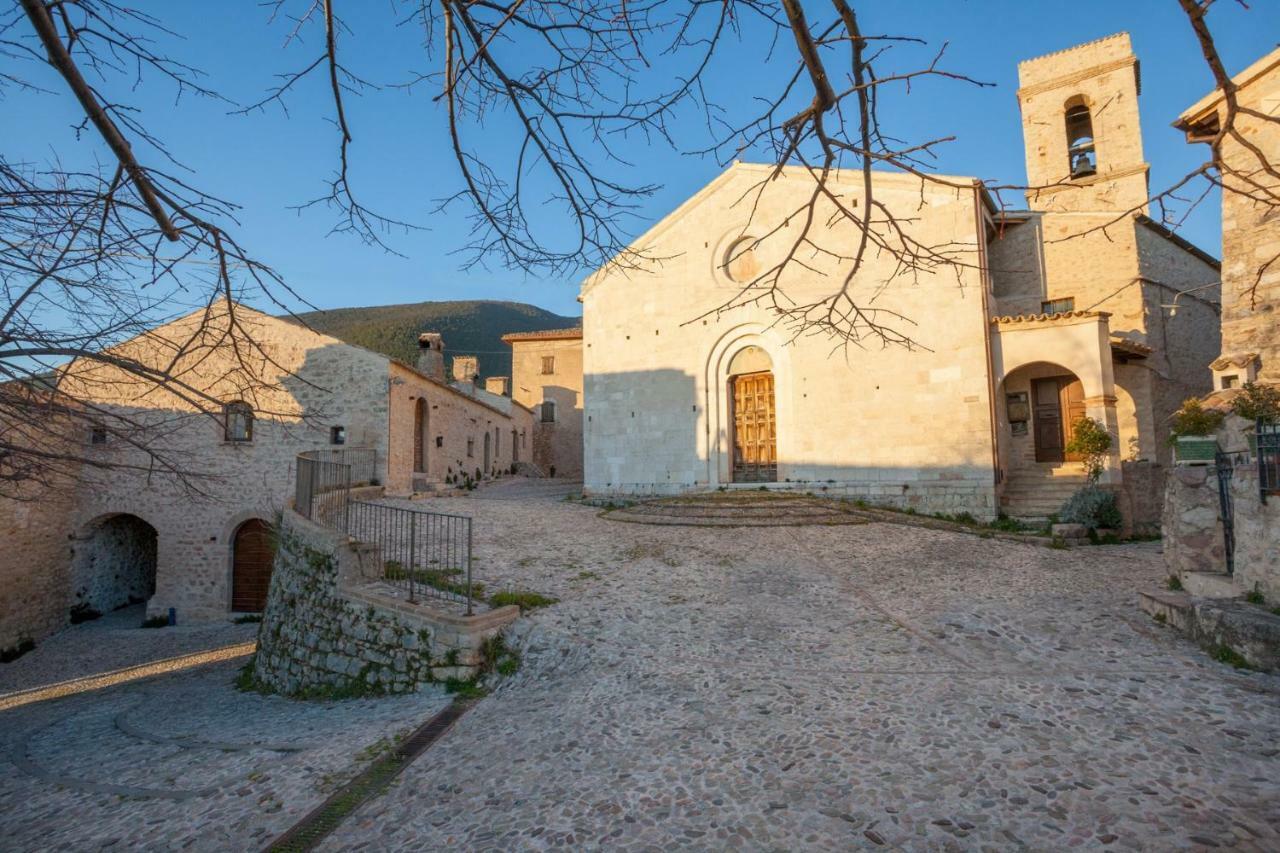 Il Castello Di Campello Aparthotel Кампело сул Клитуно Екстериор снимка