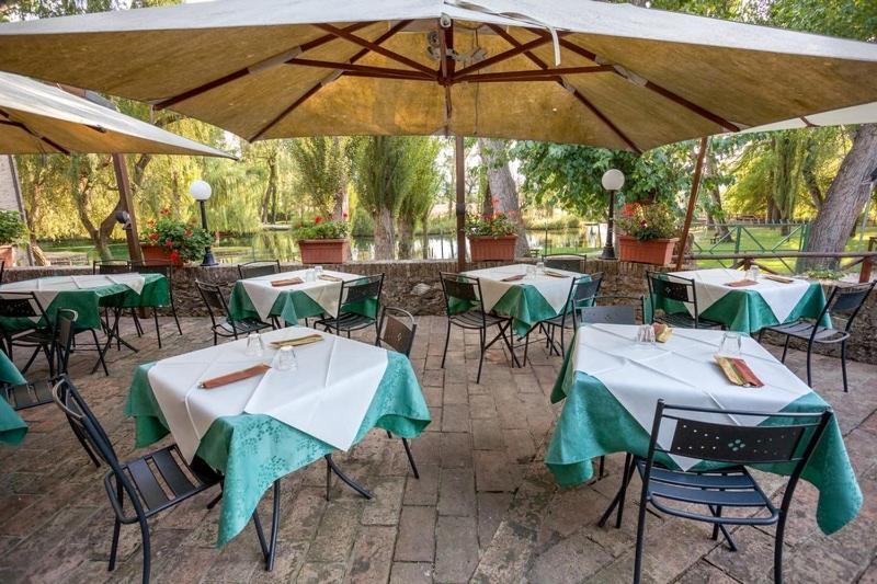 Il Castello Di Campello Aparthotel Кампело сул Клитуно Екстериор снимка